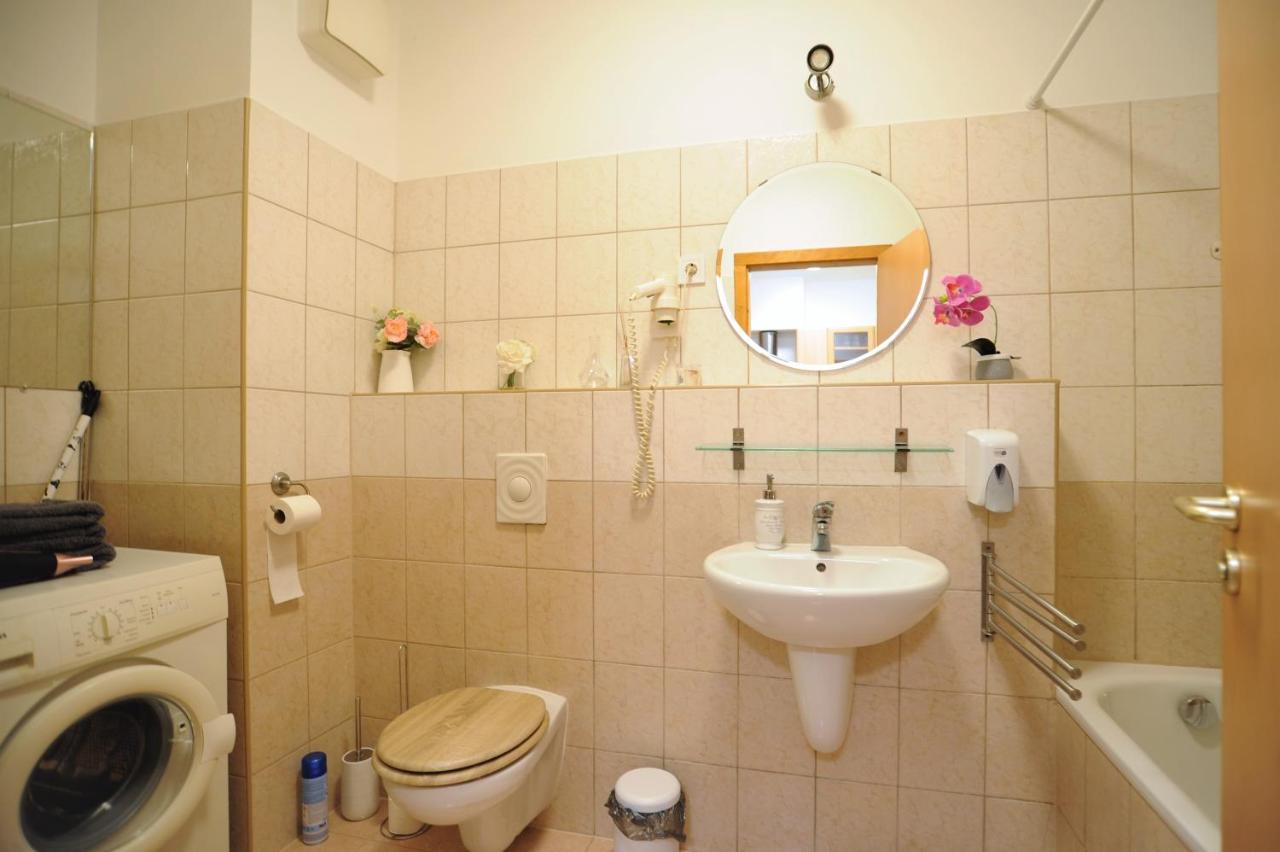Lovely Apartment In The Heart Of บูดาเปสต์ ภายนอก รูปภาพ
